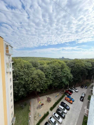 Продаю видову 3 кімнатну квартиру, 90 м.кв.з виглядом на пар
