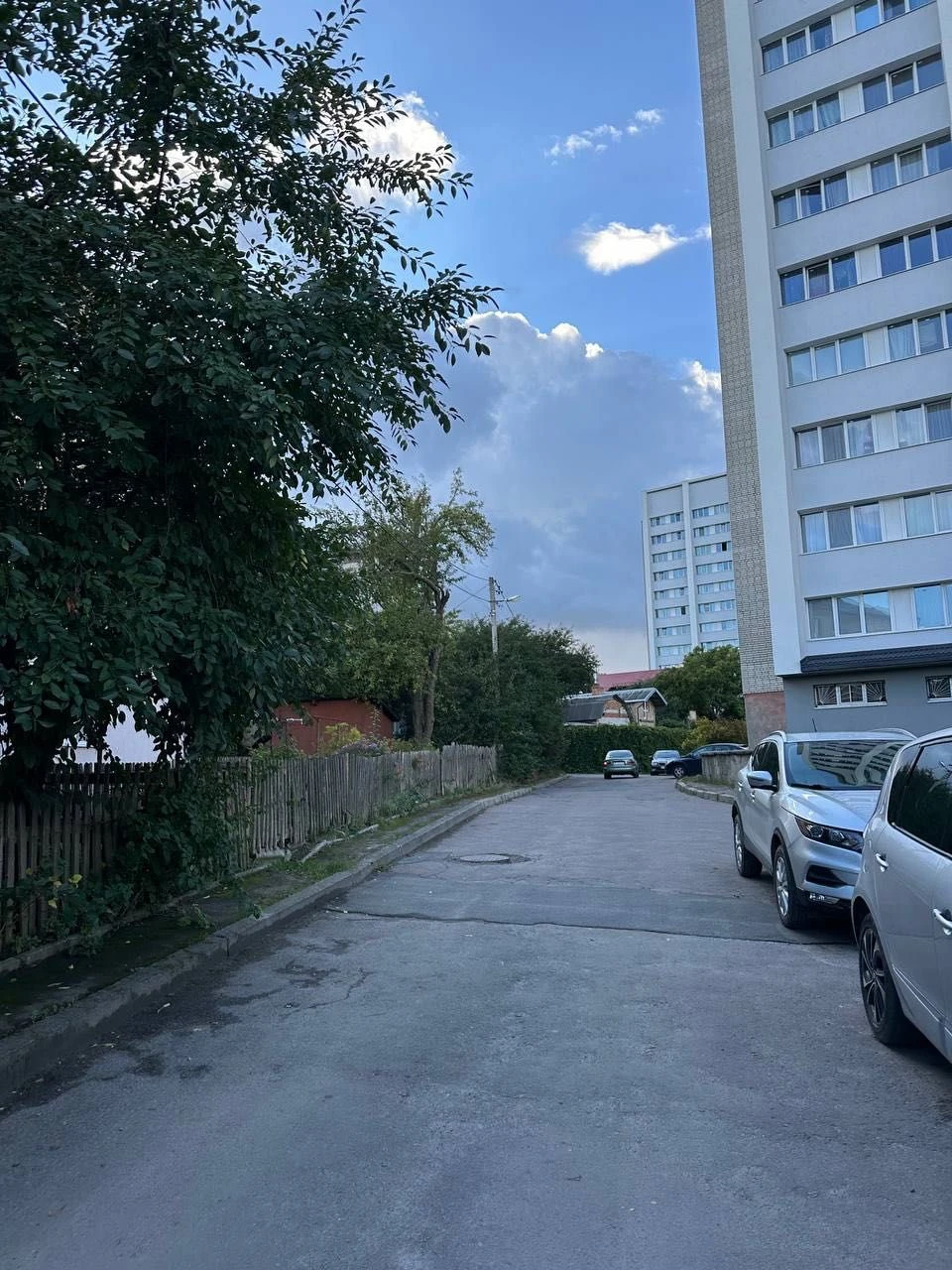 Продаж 2 кімнатної квартири з гаражем вул Соколина бічна Пас