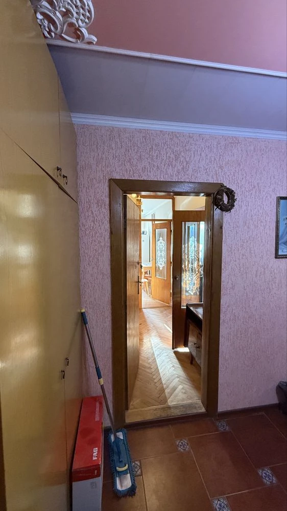 Чотирьох кімнатна квартира у Львові житловий стан від власни