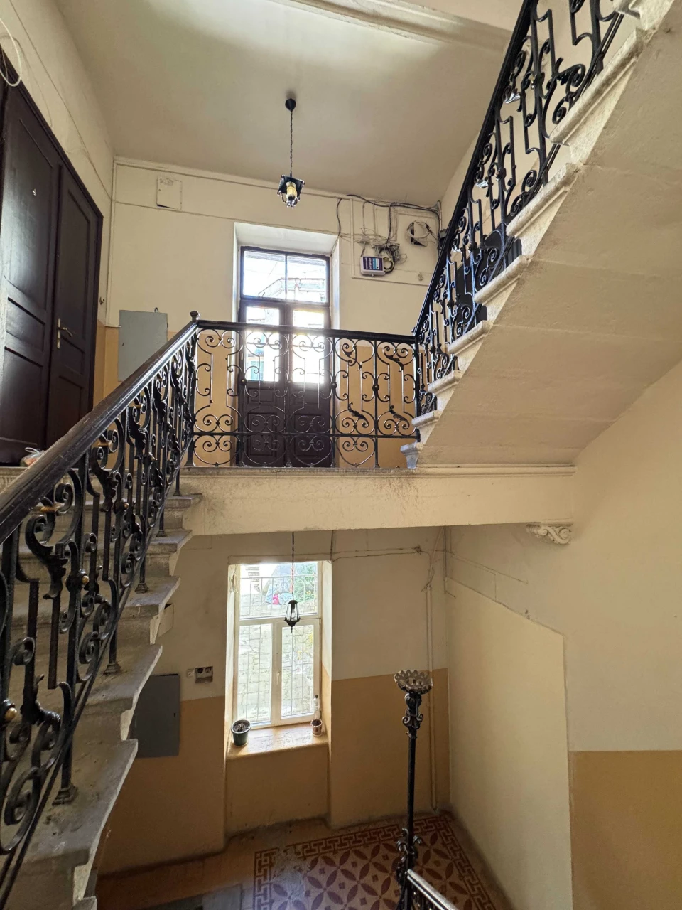Продаж 2 кімнатної квартири у центрі Львова по вул. Ярослава