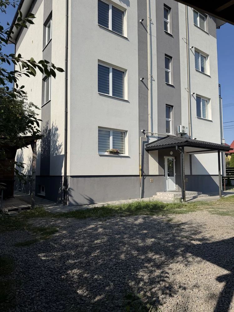 Квартира в Рудно з ремонтом, паркомісцем та підвалом / власн