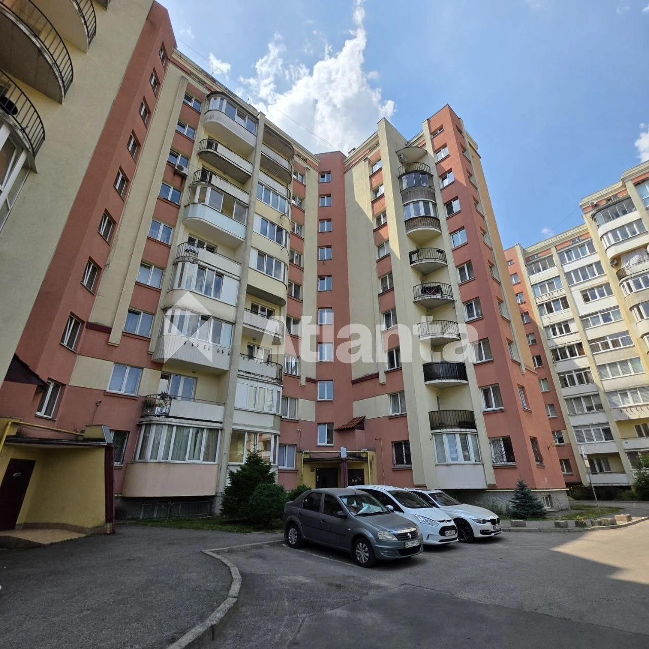 Продаж по держ. програмах! Простора трикімнатна квартира для