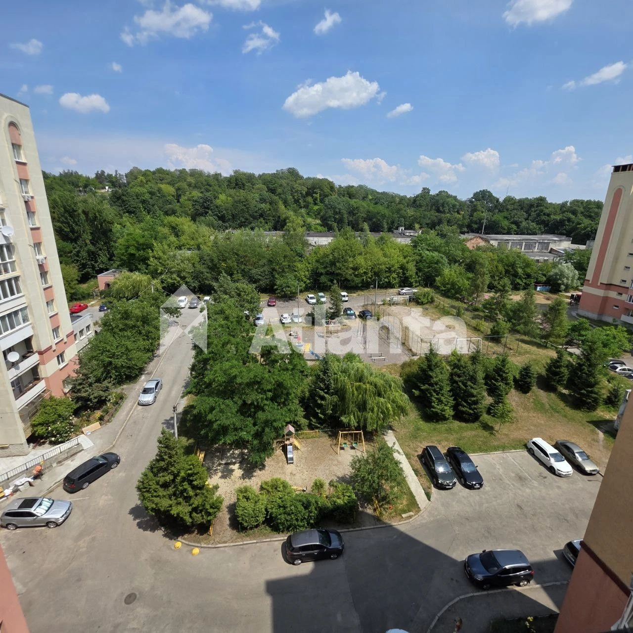 Продаж по держ. програмах! Простора трикімнатна квартира для