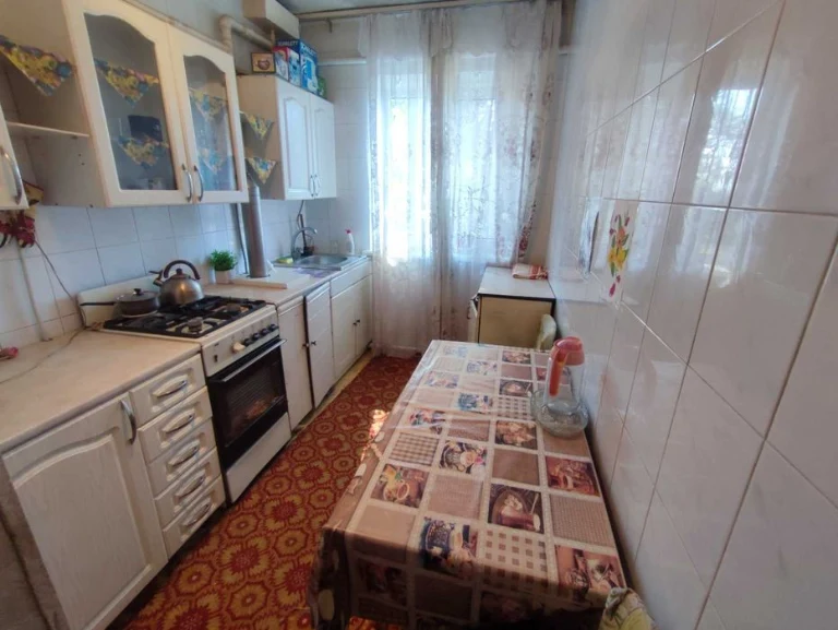 Продам 2 комн квартиру правильной планировки на Слободке ул.