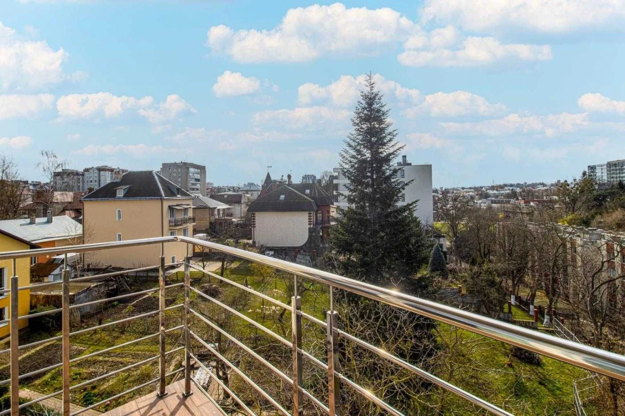Продаж , 3 кімнатної квартири, бізнесклас , вул. Червона