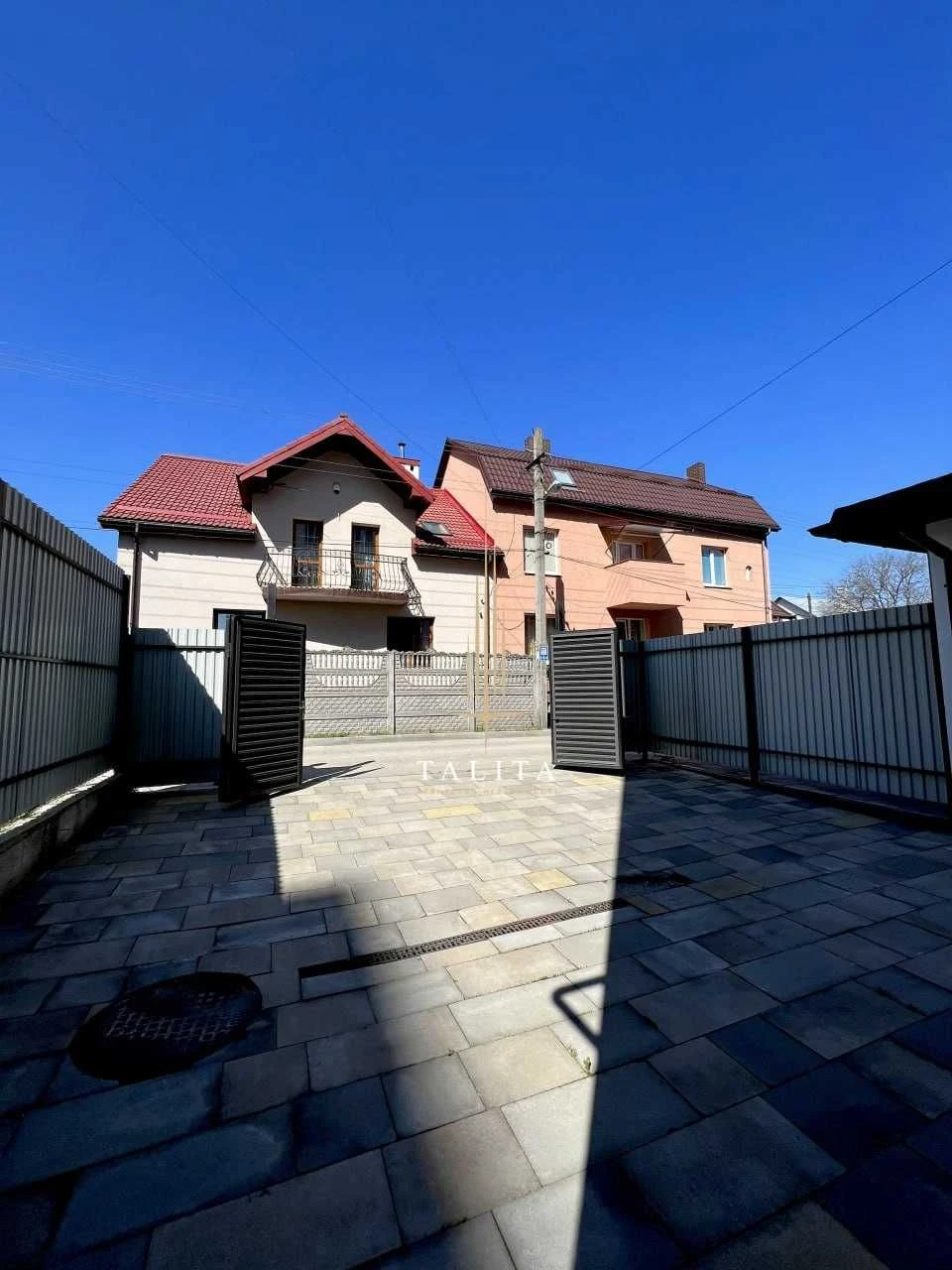 Продаж сучасної 2-кімн. квартири з власним ПАТІО та 2 парком