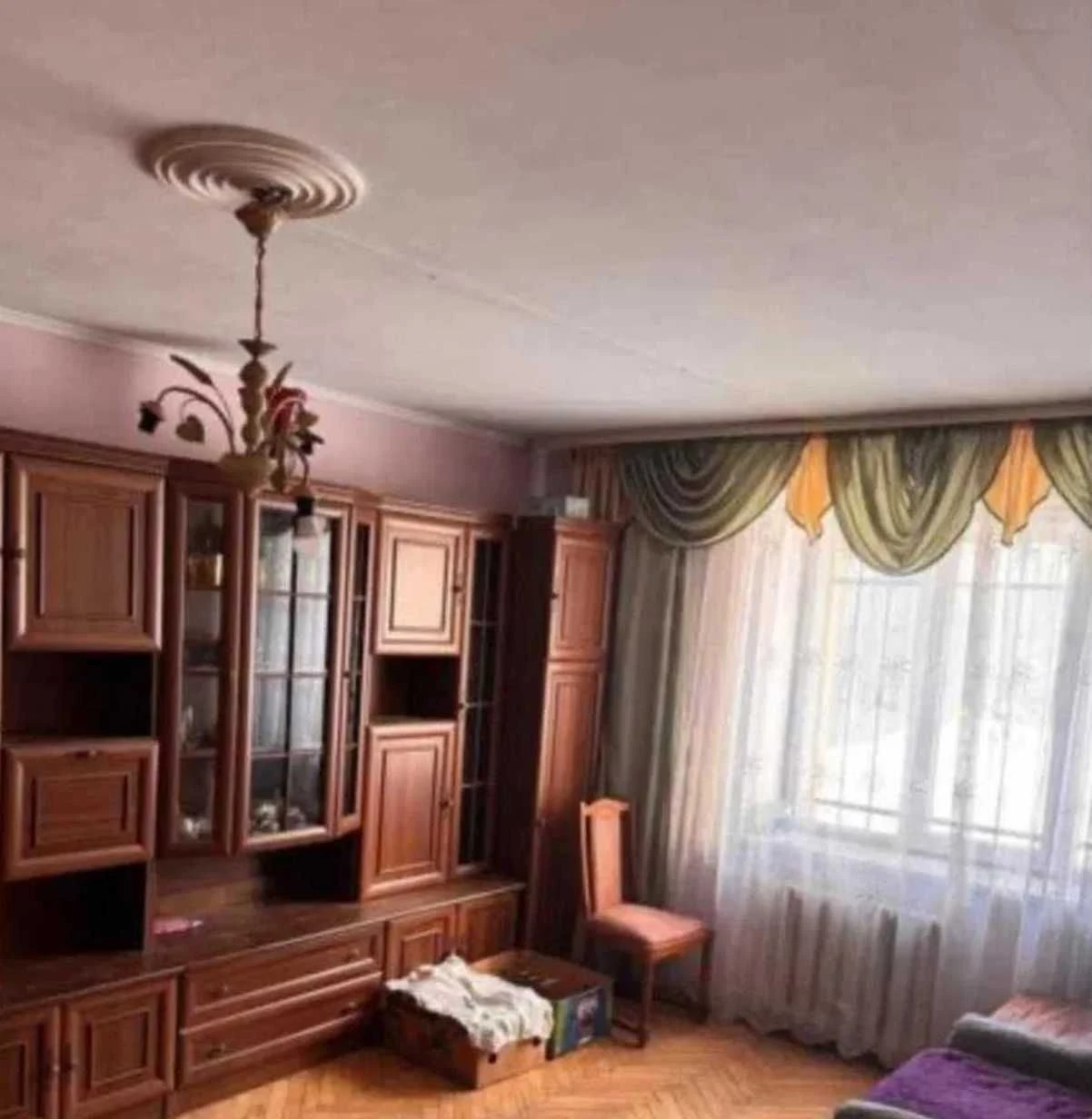 Продаж 2кім. кв-ри вул. Морозна,Цегла 80000дол. США Торг