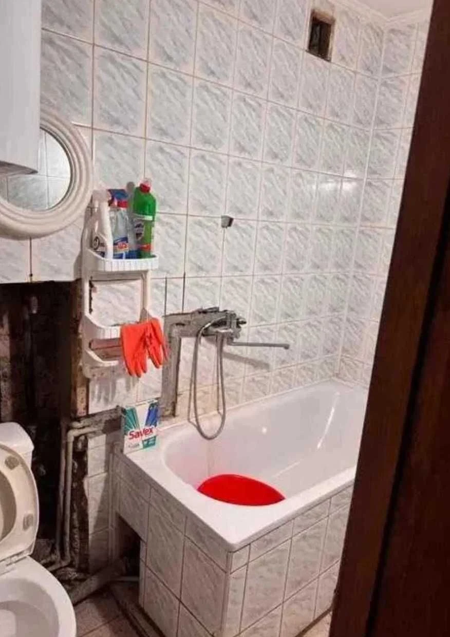 Продаж 2кім. кв-ри вул. Морозна,Цегла 80000дол. США Торг