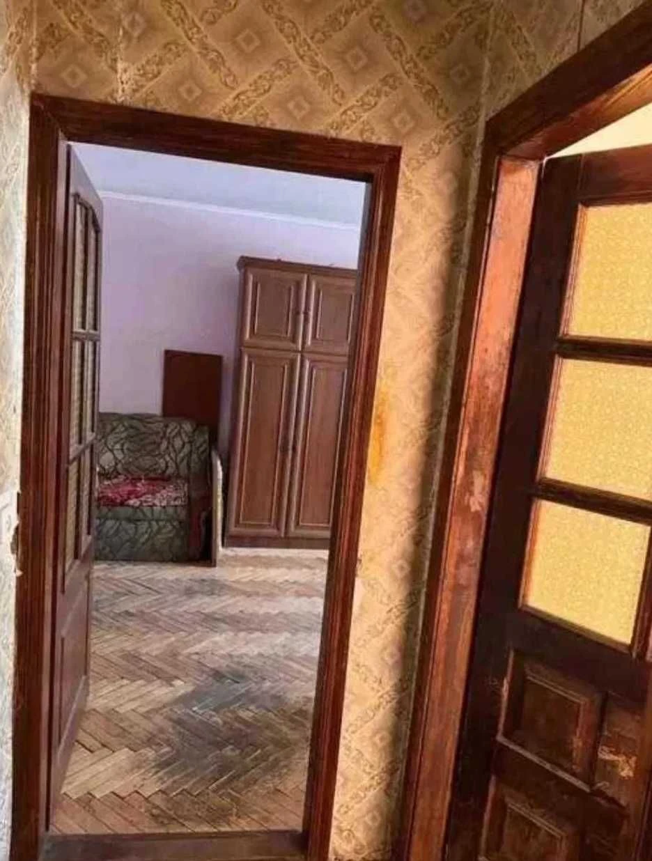 Продаж 2кім. кв-ри вул. Морозна,Цегла 80000дол. США Торг