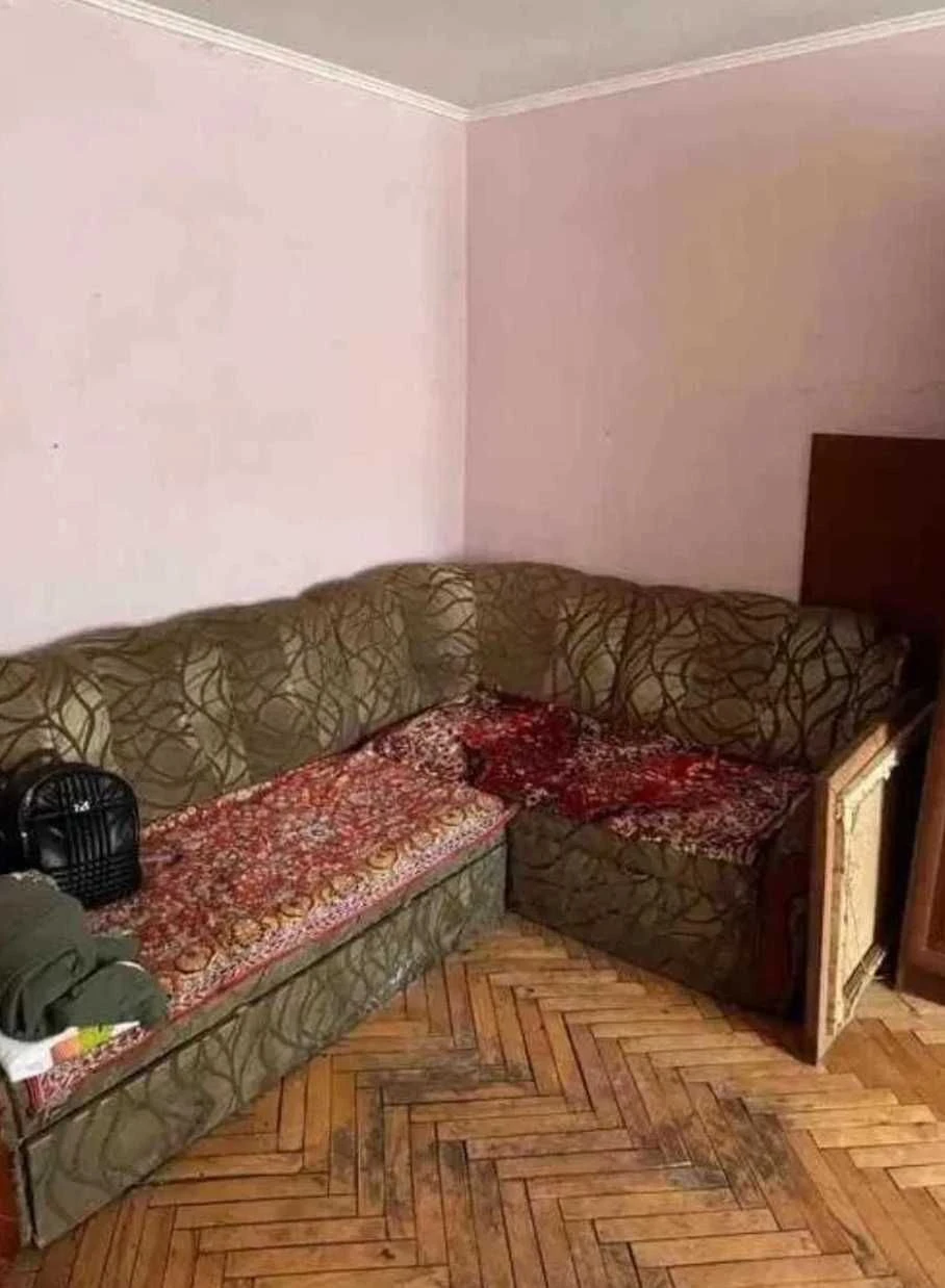 Продаж 2кім. кв-ри вул. Морозна,Цегла 80000дол. США Торг