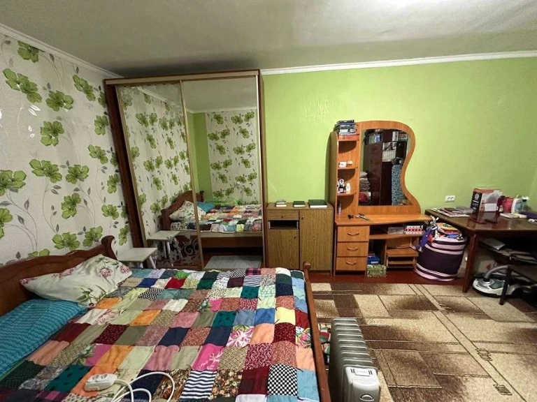We are selling a 1-room apartment on General Petro Grigorenko Street, 4/5.