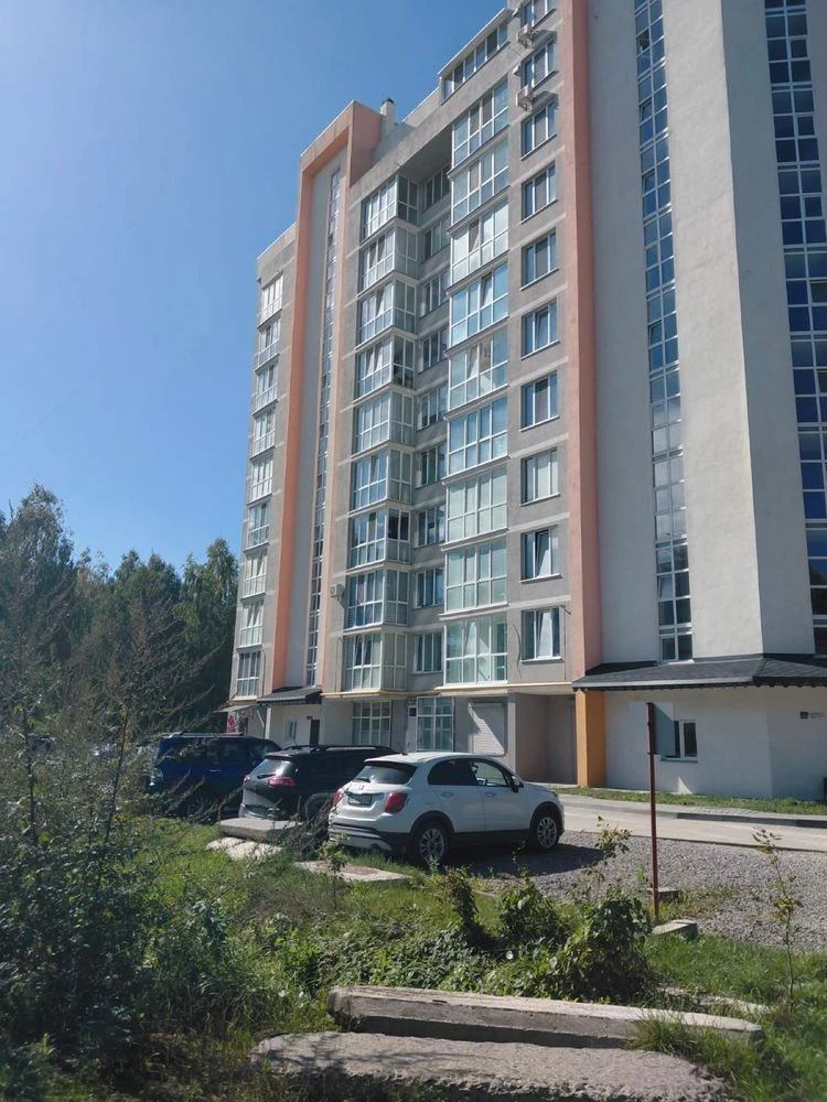 Пподається 2 кім квартира вул Величковського   Рясне 2