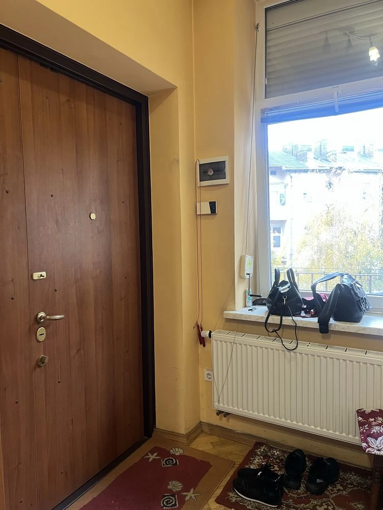 Продаж 2 кімнатної квартири вул Бандери