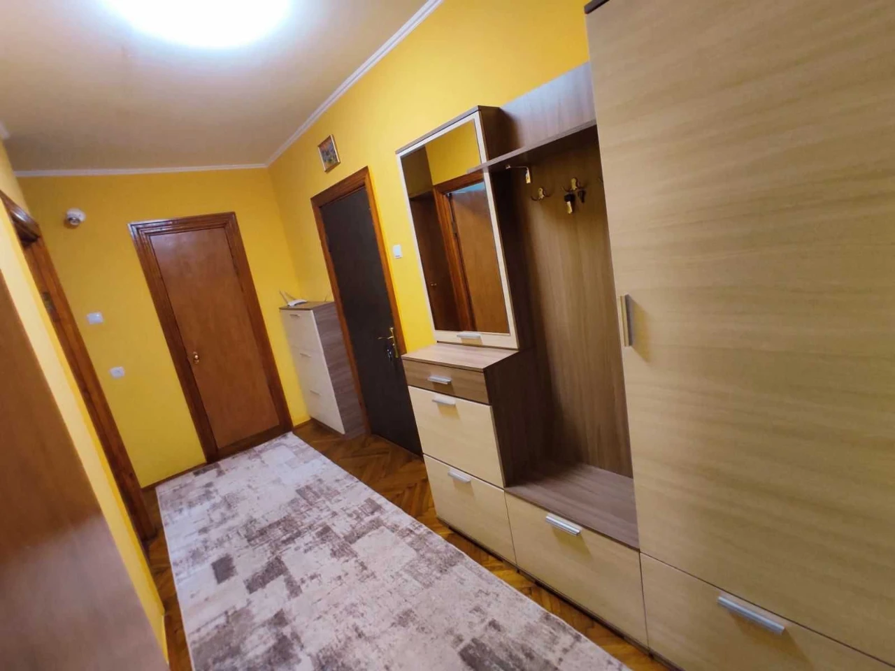 Продаж 2к квартири у зручній локації для комфортного сімейно