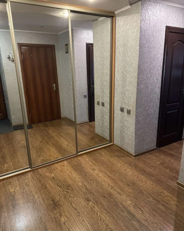 Продаж 2кім квартира вул Миколайчука