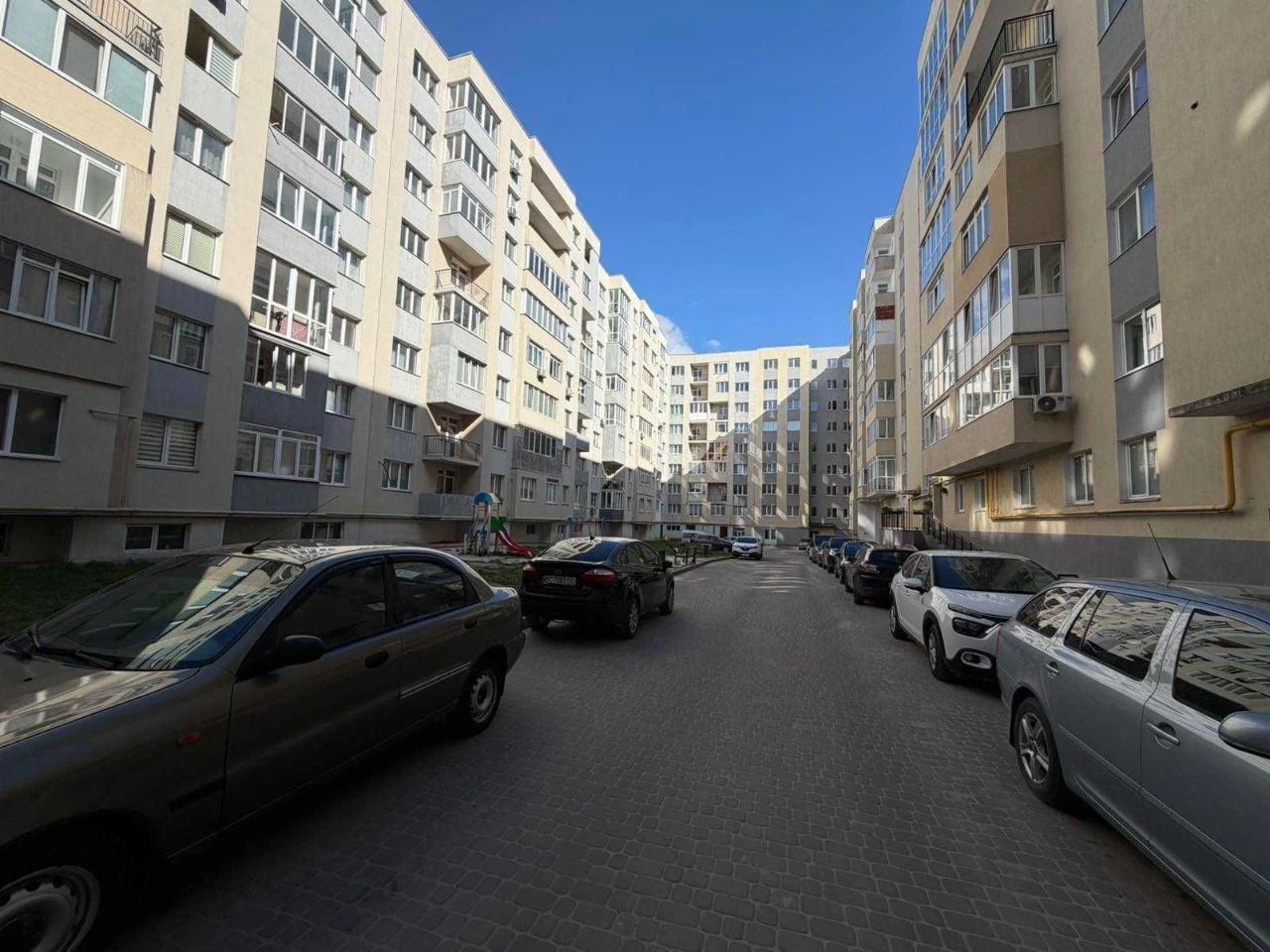 Продаж БЕЗ комісії! 2 кім. квартири в новобудові. Будинок зд