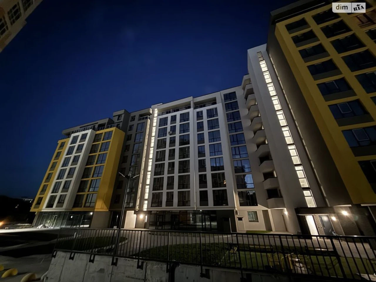 Продаж Квартира Рясне 2
