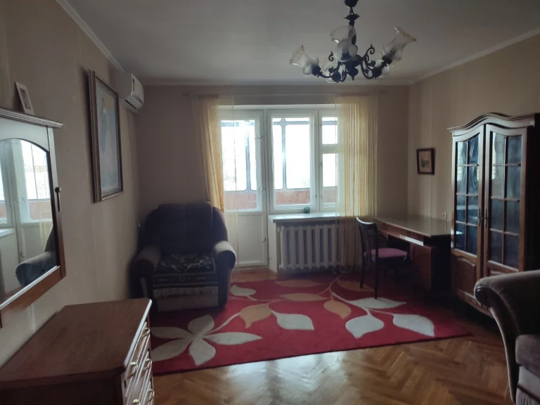 Продам квартиру  Дніпровський  р-н .м.Київ