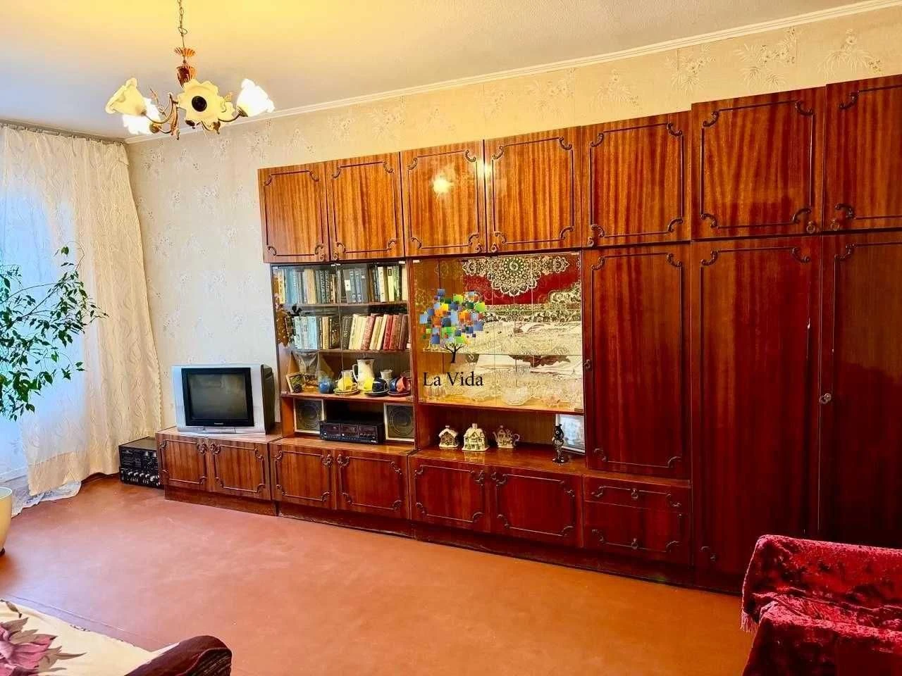 Продам 2к. квартиру вул. Райдужна, 21а