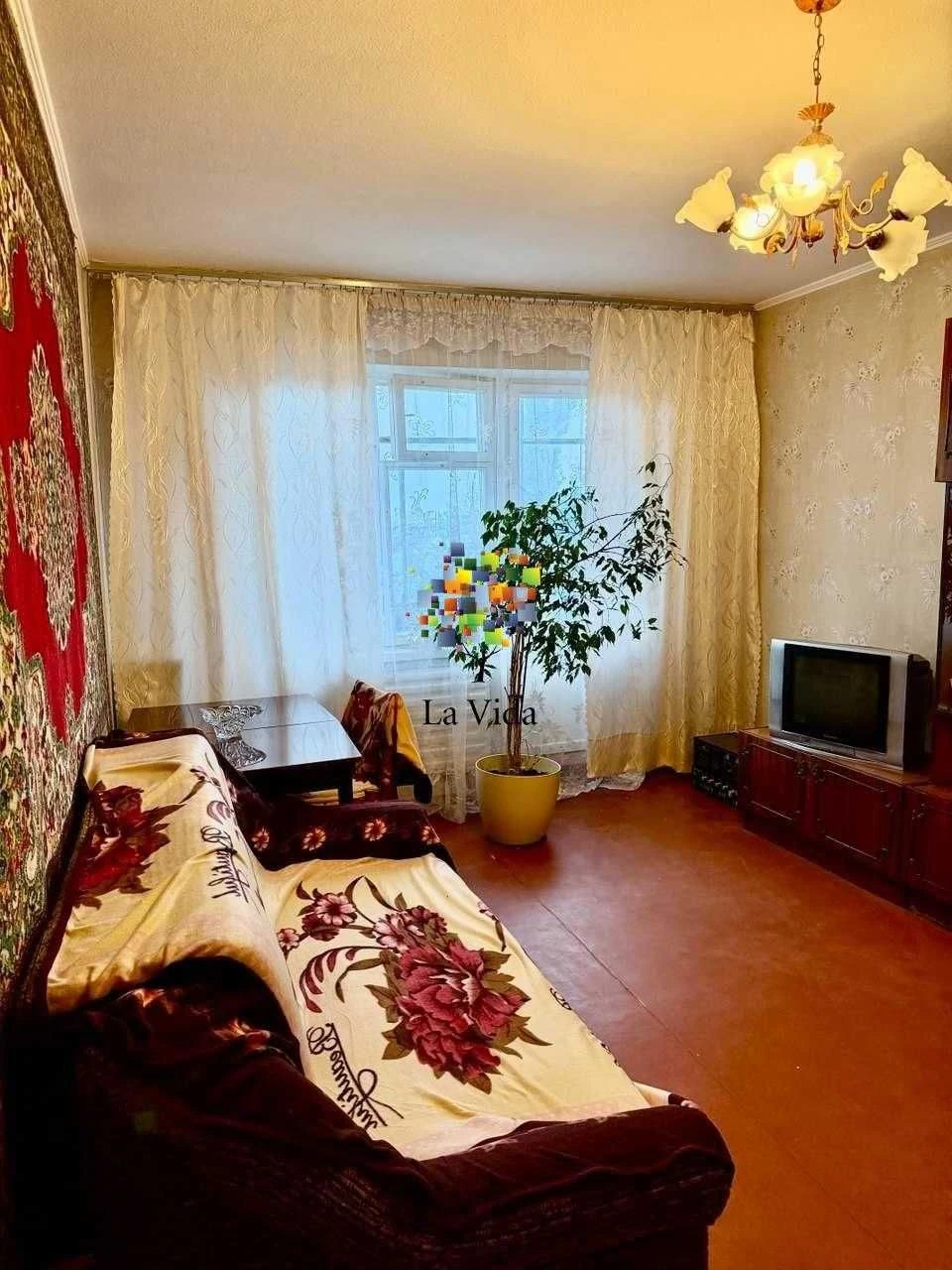Продам 2к. квартиру вул. Райдужна, 21а