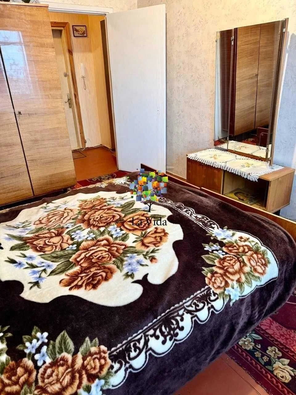Продам 2к. квартиру вул. Райдужна, 21а