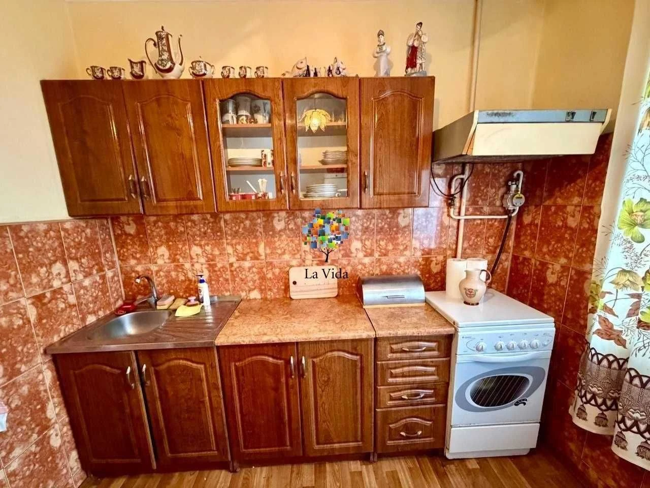 Продам 2к. квартиру вул. Райдужна, 21а