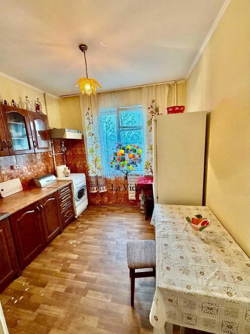 Продам 2к. квартиру вул. Райдужна, 21а