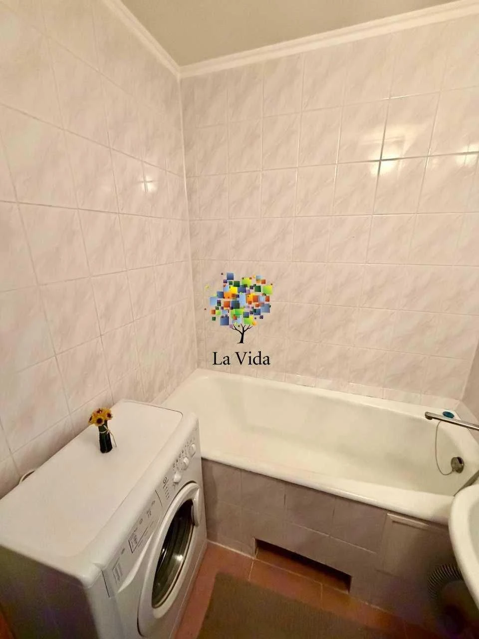 Продам 2к. квартиру вул. Райдужна, 21а