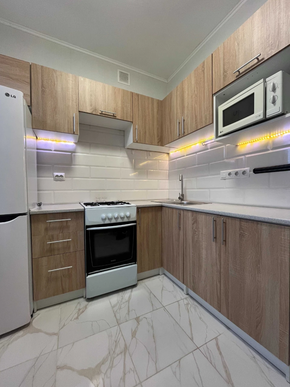 Без коміссії! Продаж 2-к квартири вул. Будівельників 5