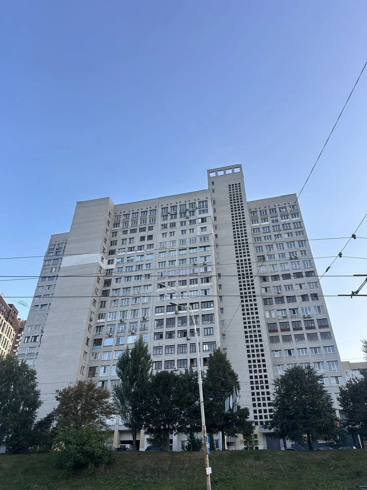Продаж 2х кімнатної квартири вул. Полярна 8є з ремонтом та м