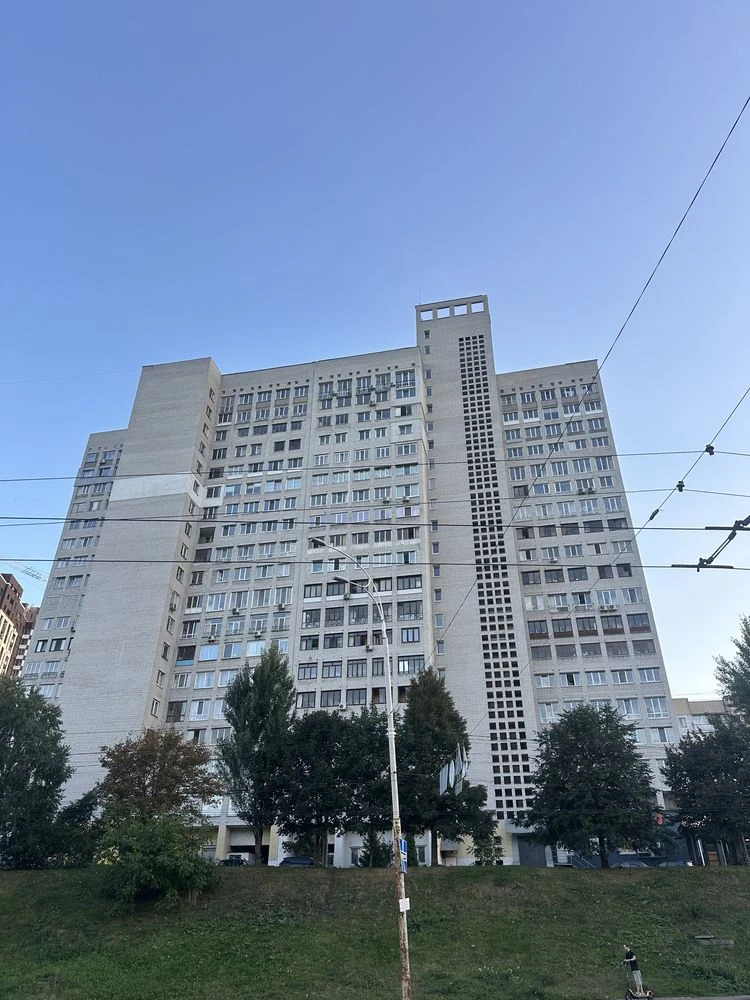 Продаж 2х кімнатної квартири вул. Полярна 8є з ремонтом та м