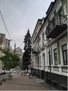 Полтавская, 10   4-х к. квартира с ремонтом 170000 дол.