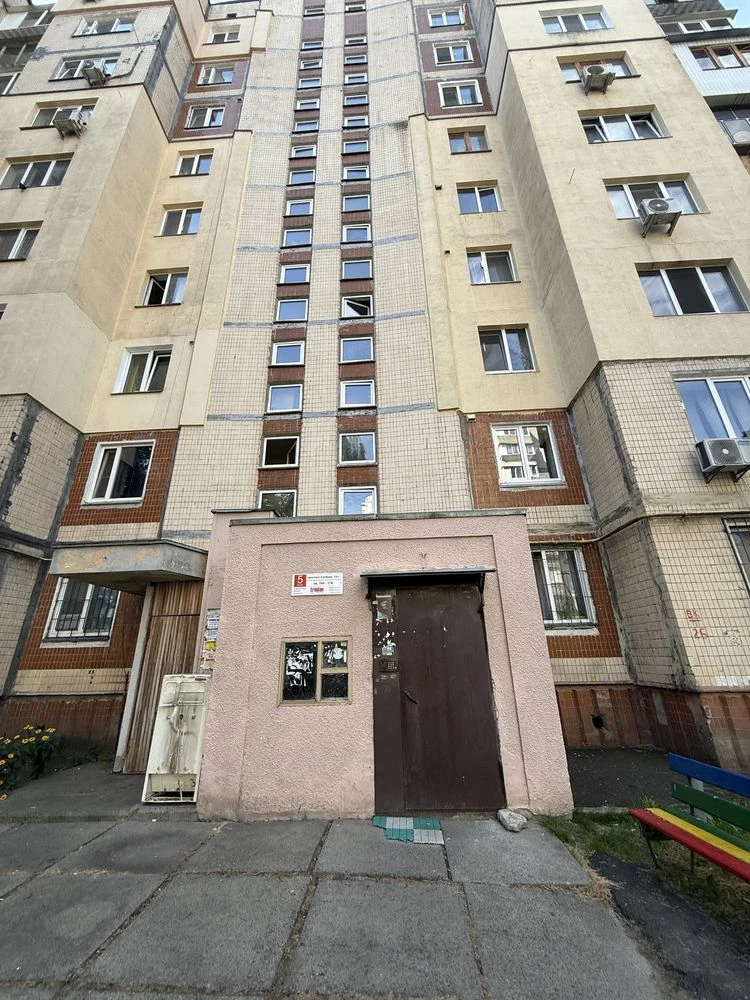 Чудова 2х кімнатна з газом, тепла, терміново ,чистий продаж,