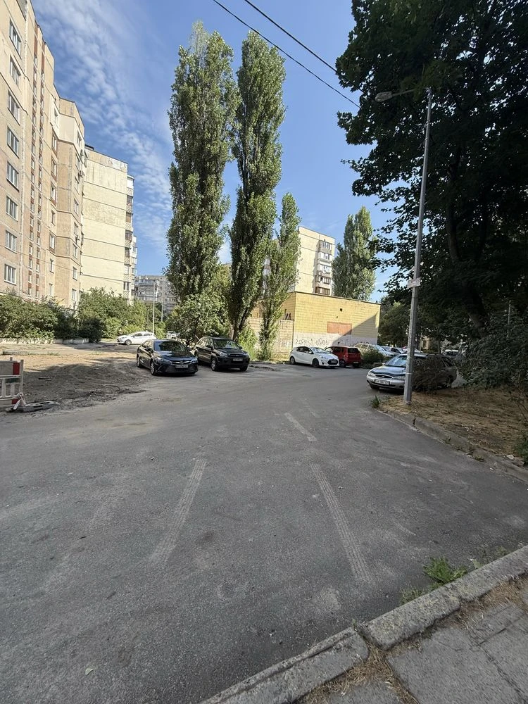 Чудова 2х кімнатна з газом, тепла, терміново ,чистий продаж,