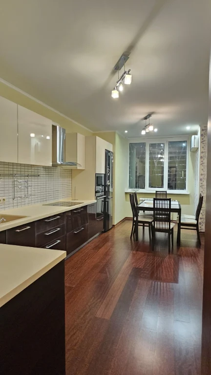 Продаж 3к квартири, Срібнокільська 1, ЖК Корона, метро Позея