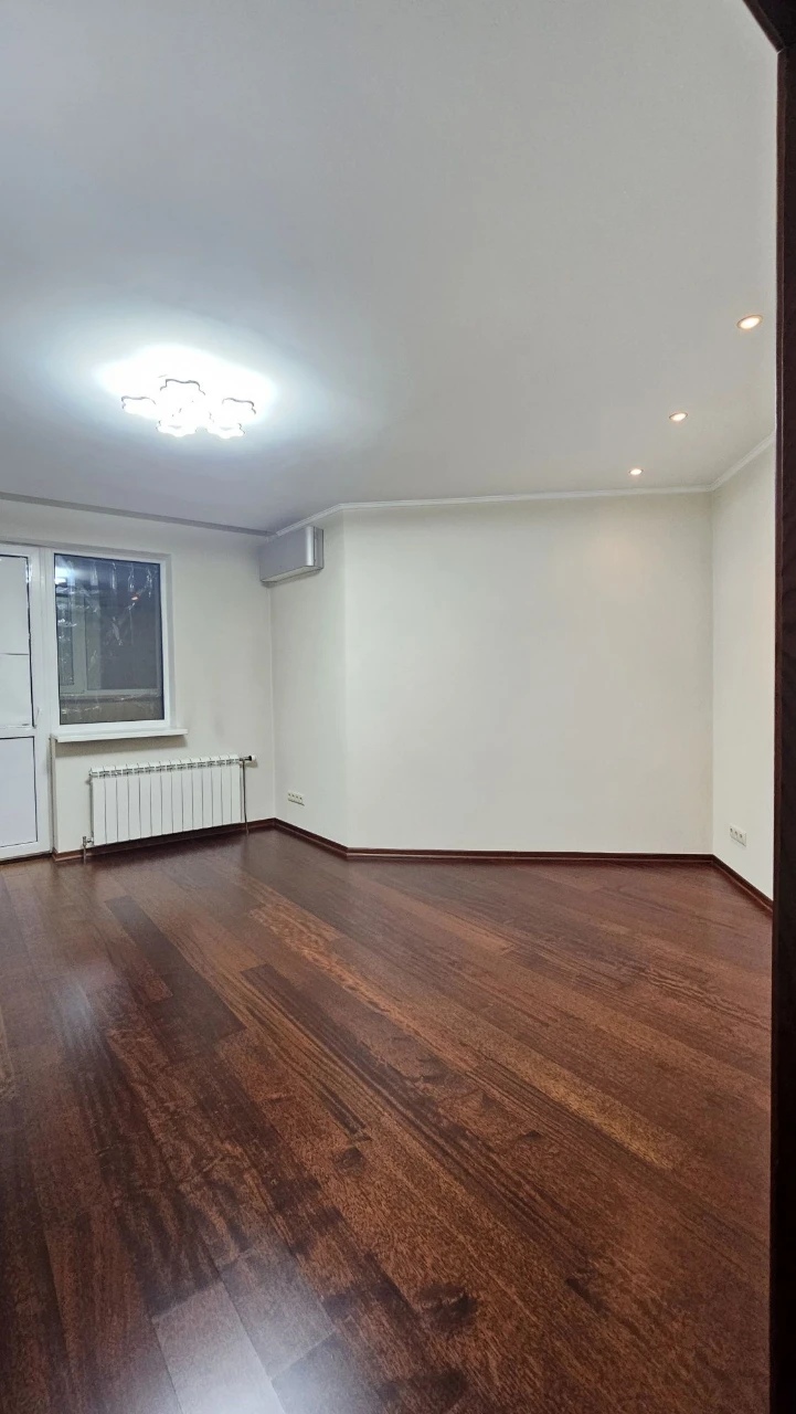 Продаж 3к квартири, Срібнокільська 1, ЖК Корона, метро Позея