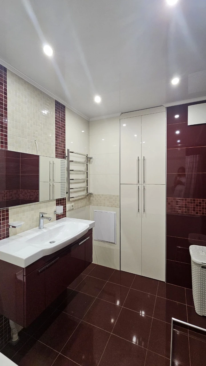 Продаж 3к квартири, Срібнокільська 1, ЖК Корона, метро Позея