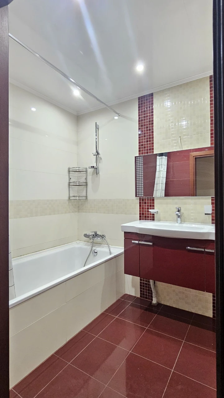 Продаж 3к квартири, Срібнокільська 1, ЖК Корона, метро Позея