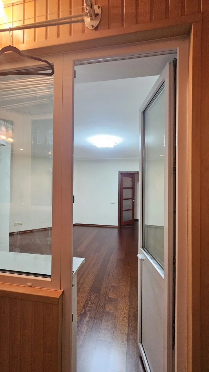 Продаж 3к квартири, Срібнокільська 1, ЖК Корона, метро Позея