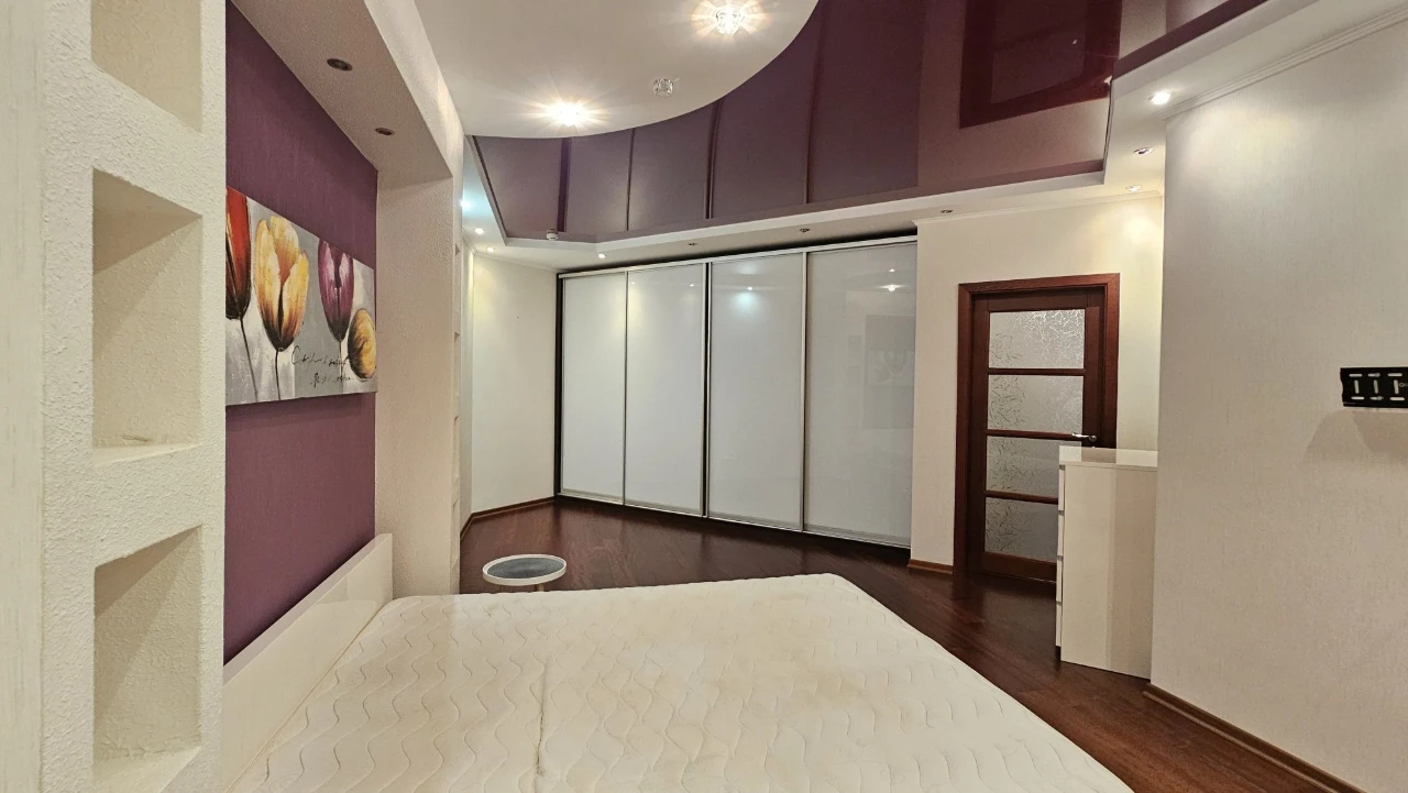 Продаж 3к квартири, Срібнокільська 1, ЖК Корона, метро Позея