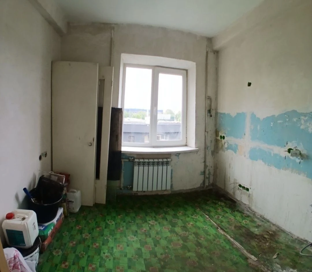 Продам 1 кімнатну квартиру вул.Богатирська будинок  10, 3 по
