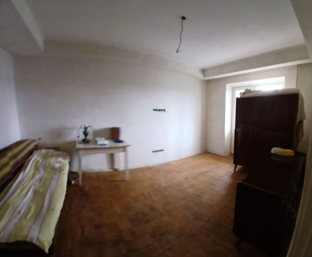 Продам 1 кімнатну квартиру вул.Богатирська будинок  10, 3 по