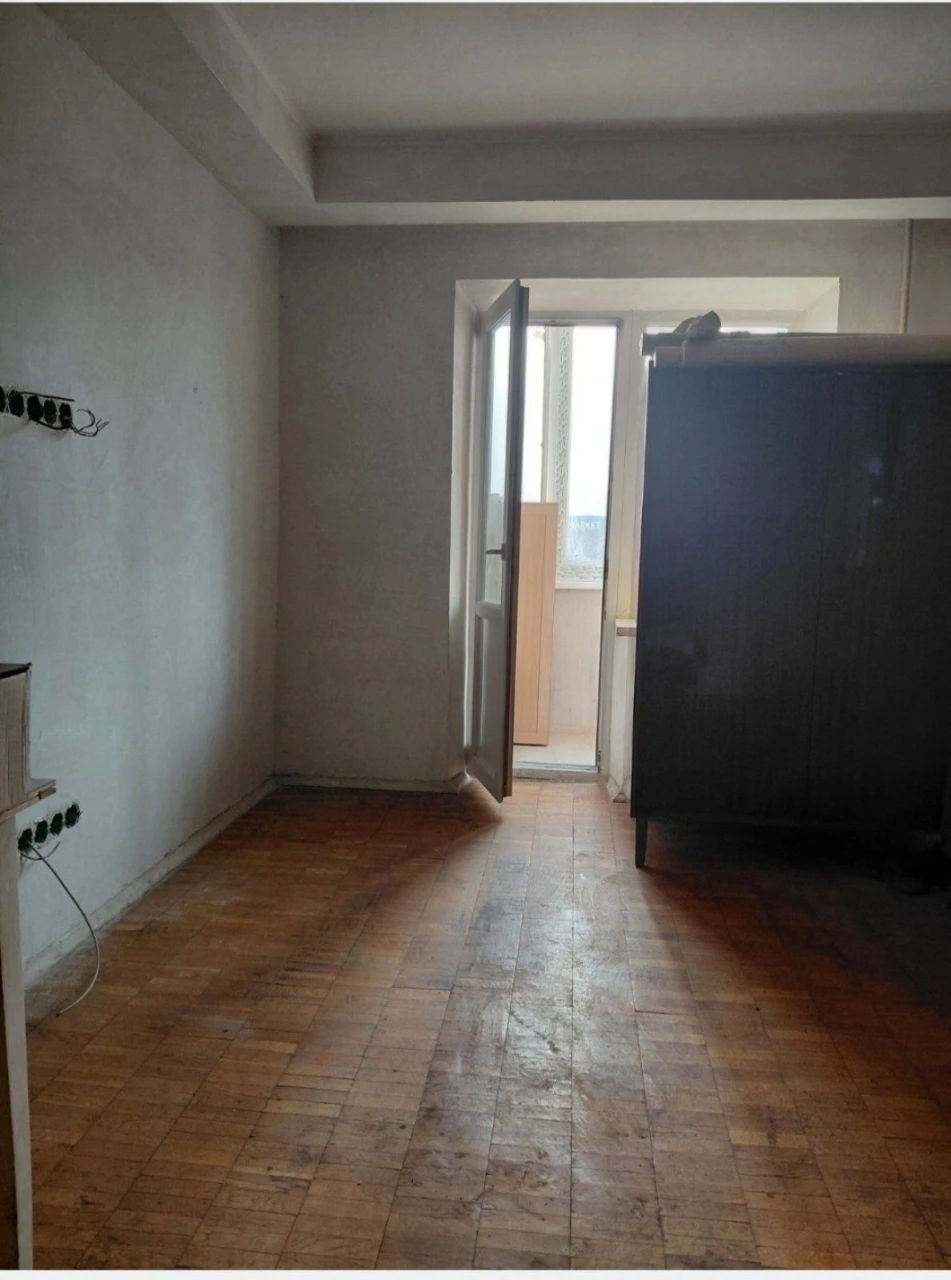 Продам 1 кімнатну квартиру вул.Богатирська будинок  10, 3 по