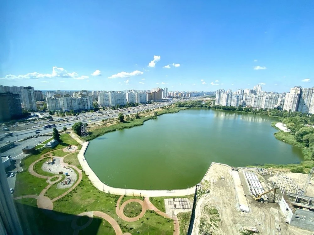 Видова 1-кімнатна квартира 42,4 м² в ЖК Лебединий, метро Хар