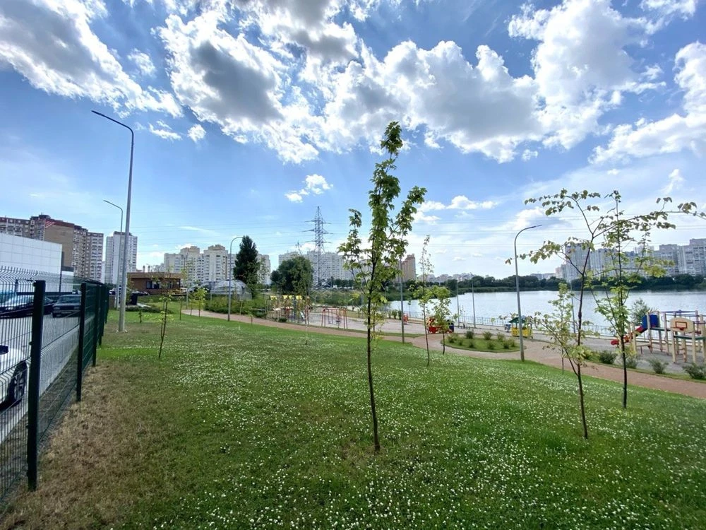 Видова 1-кімнатна квартира 42,4 м² в ЖК Лебединий, метро Хар