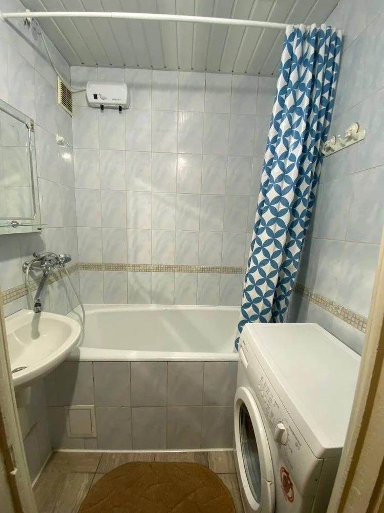 Продаж 3 кімнатної квартири метро Харьківська