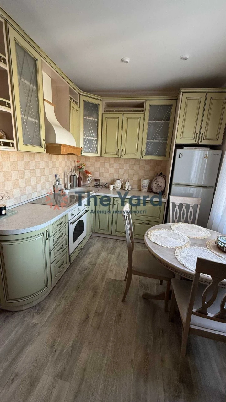Продаж 2к квартири п-т Червоної калини, 38/10 Деснянський р-