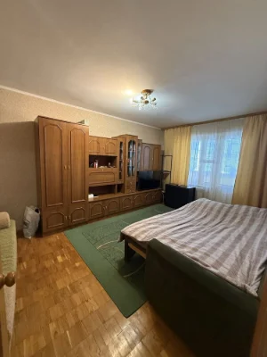 Чудова тепла 1 кімнатна м. Вирлиця 70 м, лоджія 7 м, видова,