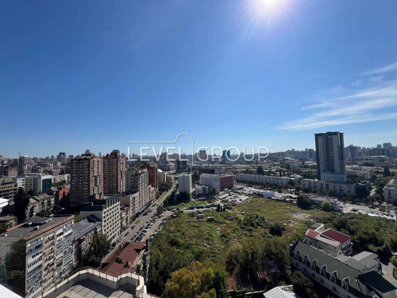 Дворівневий пентхаус з терасою та панорамами на місто/Золото