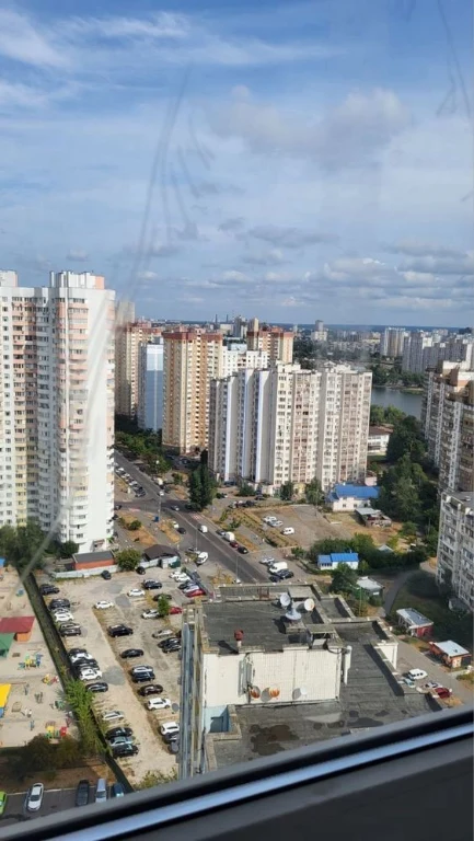 Продам 3 к кв вул. Драгоманова 10, в ЖК є генератор! Гарний